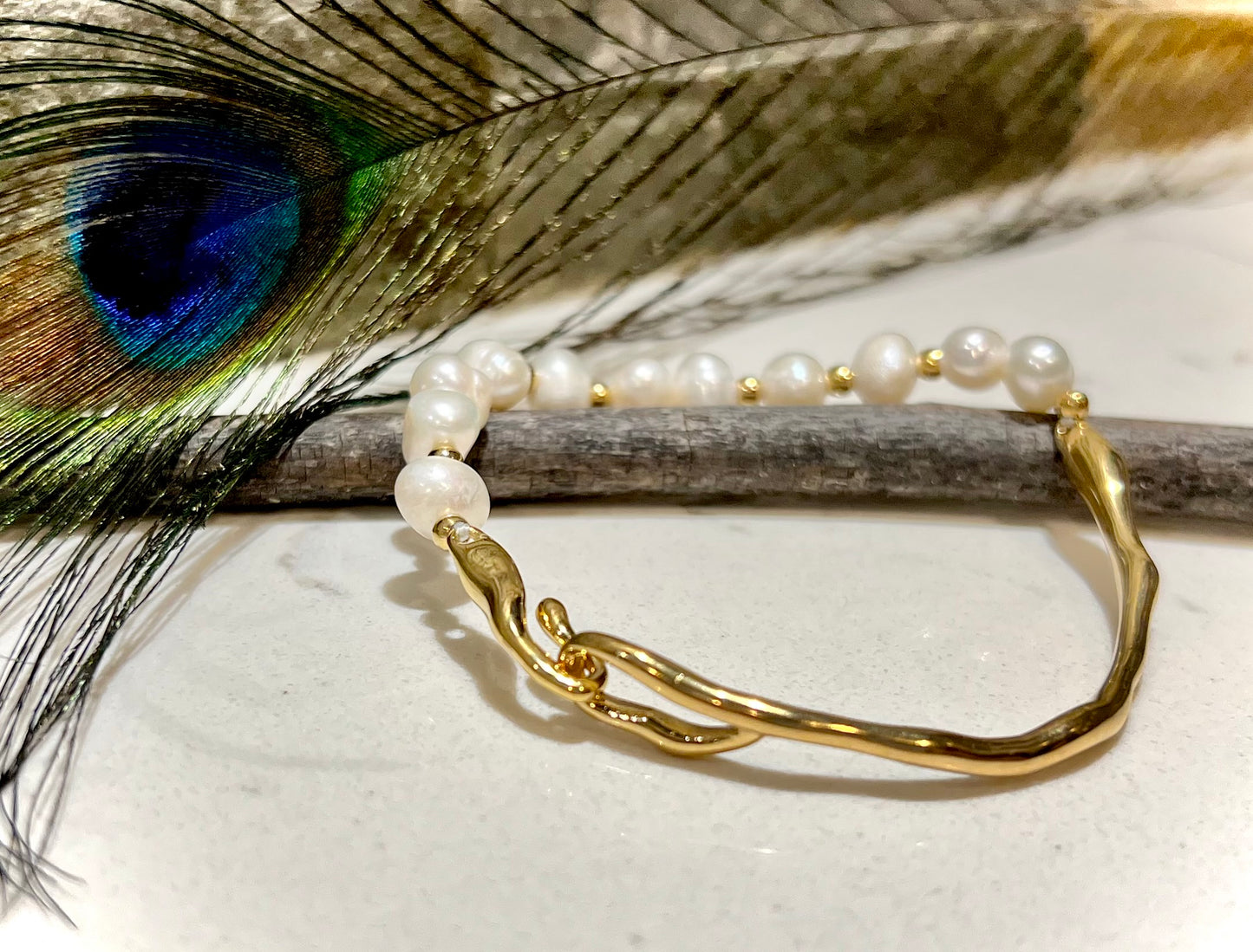 "La Quetza” Pearl Bracelet